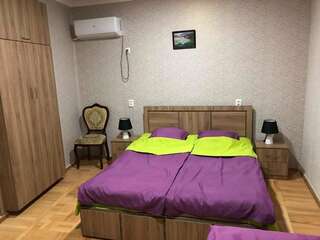 Проживание в семье Guest House Coffee Кутаиси Трехместный номер-3