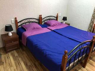 Проживание в семье Guest House Coffee Кутаиси Трехместный номер с ванной комнатой-2